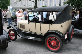 LaitseRallyPark_kogupere_teemapark_2008_uunikumid_vanaauto_2008 (75)