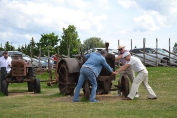 laitserallypark_kogupere_teemapark_vanaauto_uunikumid_klm_laidoneri_saaremaa_vanatehnika_seiklus_2013-75