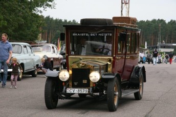 laitserallypark_kogupere_teemapark_vanaauto_uunikumid_riia-retro_seiklus_lati_kuus-varvast_2013-13