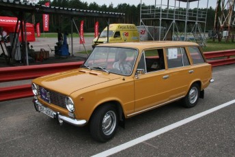laitserallypark_kogupere_teemapark_vanaauto_uunikumid_riia-retro_seiklus_lati_kuus-varvast_2013-40