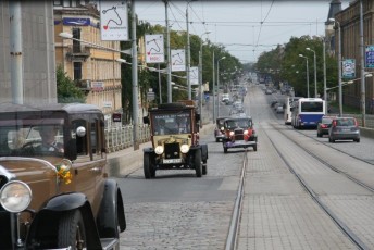 laitserallypark_kogupere_teemapark_vanaauto_uunikumid_riia-retro_seiklus_lati_kuus-varvast_2013-96