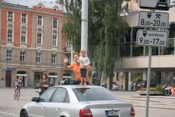 laitserallypark_kogupere_teemapark_vanaauto_uunikumid_riia-retro_seiklus_lati_kuus-varvast_2013-98