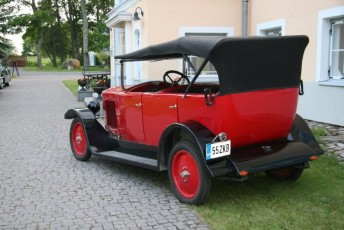 laitserallypark_kogupere_teemapark_vanaauto_uunikumid_klm_laidoneri_vihula_vanatehnika_seiklus_2014-49