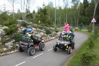 laitserallypark_laitse_ralli_park_kogupere_teemapark_liikluskasvatus_liikluslinnak_valgusfoorid_elektriautod_lapsed_pere_koosseiklus_mang-37