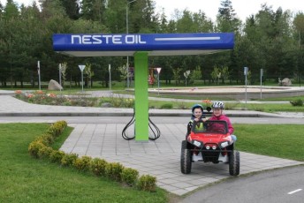 laitserallypark_laitse_ralli_park_kogupere_teemapark_liikluskasvatus_liikluslinnak_valgusfoorid_elektriautod_lapsed_pere_koosseiklus_mang-50