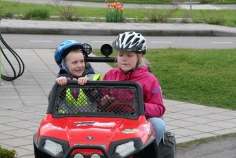 laitserallypark_laitse_ralli_park_kogupere_teemapark_liikluskasvatus_liikluslinnak_valgusfoorid_elektriautod_lapsed_pere_koosseiklus_mang-51