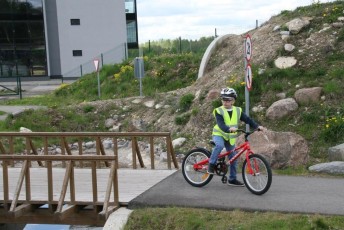 laitserallypark_laitse_ralli_park_kogupere_teemapark_liikluskasvatus_liikluslinnak_valgusfoorid_elektriautod_lapsed_pere_koosseiklus_mang-54