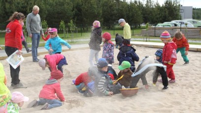 laitserallypark_teemapark_lapsed_liikluslinnak_mangudemaja_mangime_koos_isa_ema_pere_perega_sunnipaev_lapse_meisterdamine_monus_hubane_mangutuba_mangunurk-4-1-e1484064695615