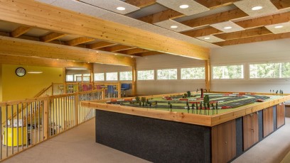 laitserallypark_teemapark_lapsed_liikluslinnak_mangudemaja_mangime_koos_isa_ema_pere_perega_sunnipaev_lapse_meisterdamine_monus_hubane_mangutuba_mangunurk2