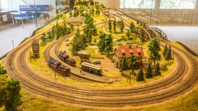 laitserallypark_teemapark_lapsed_liikluslinnak_mangudemaja_mangime_koos_isa_ema_pere_perega_sunnipaev_lapse_meisterdamine_monus_hubane_mangutuba_mangunurk5